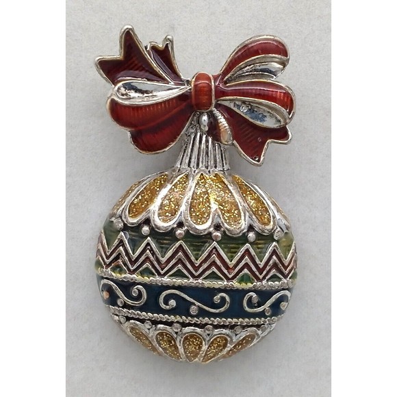 Vintage Christmas Ball Ornament Brooch Pin Ribbon Signed NR Enamel Silver Tone - Picture 2 of 12